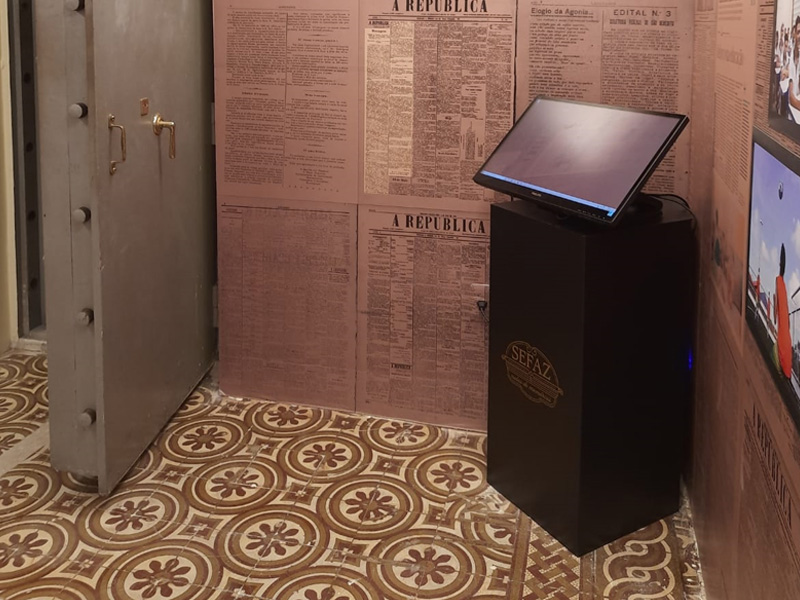 exposicao-notas-de-memoria-totem